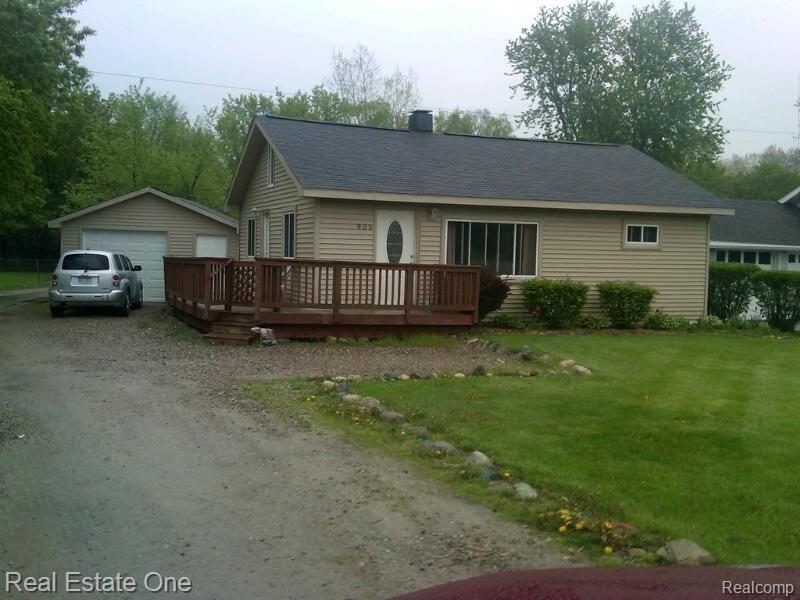 905 Orion Road Lake Orion, MI 48362 - Photo 2 of 15 Driveway