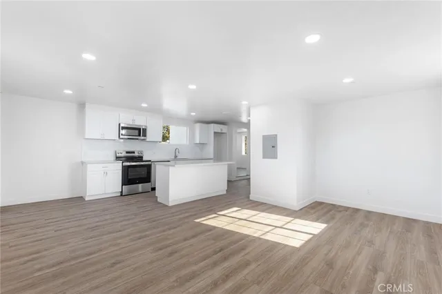 $2,595 | 498 East 52nd Street, Long Beach, CA 90805