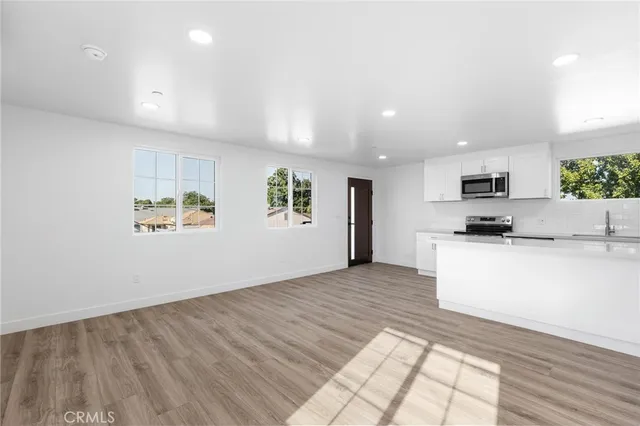 $2,595 | 498 East 52nd Street, Long Beach, CA 90805