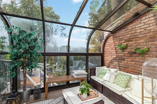 a view of sitting area with furniture