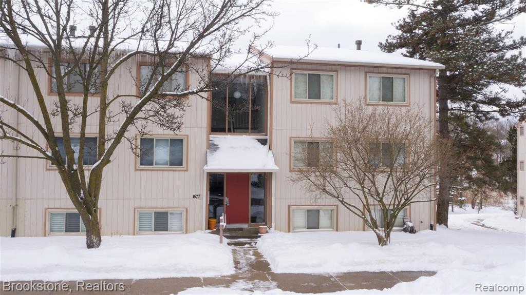 1677 Riverside Drive, Unit 13 Rochester Hills, MI 48309 - Photo 3 of 21