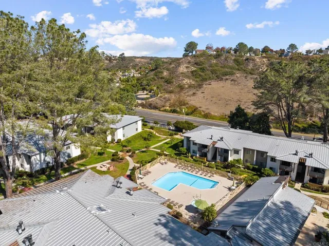 a picture of city view with sitting space