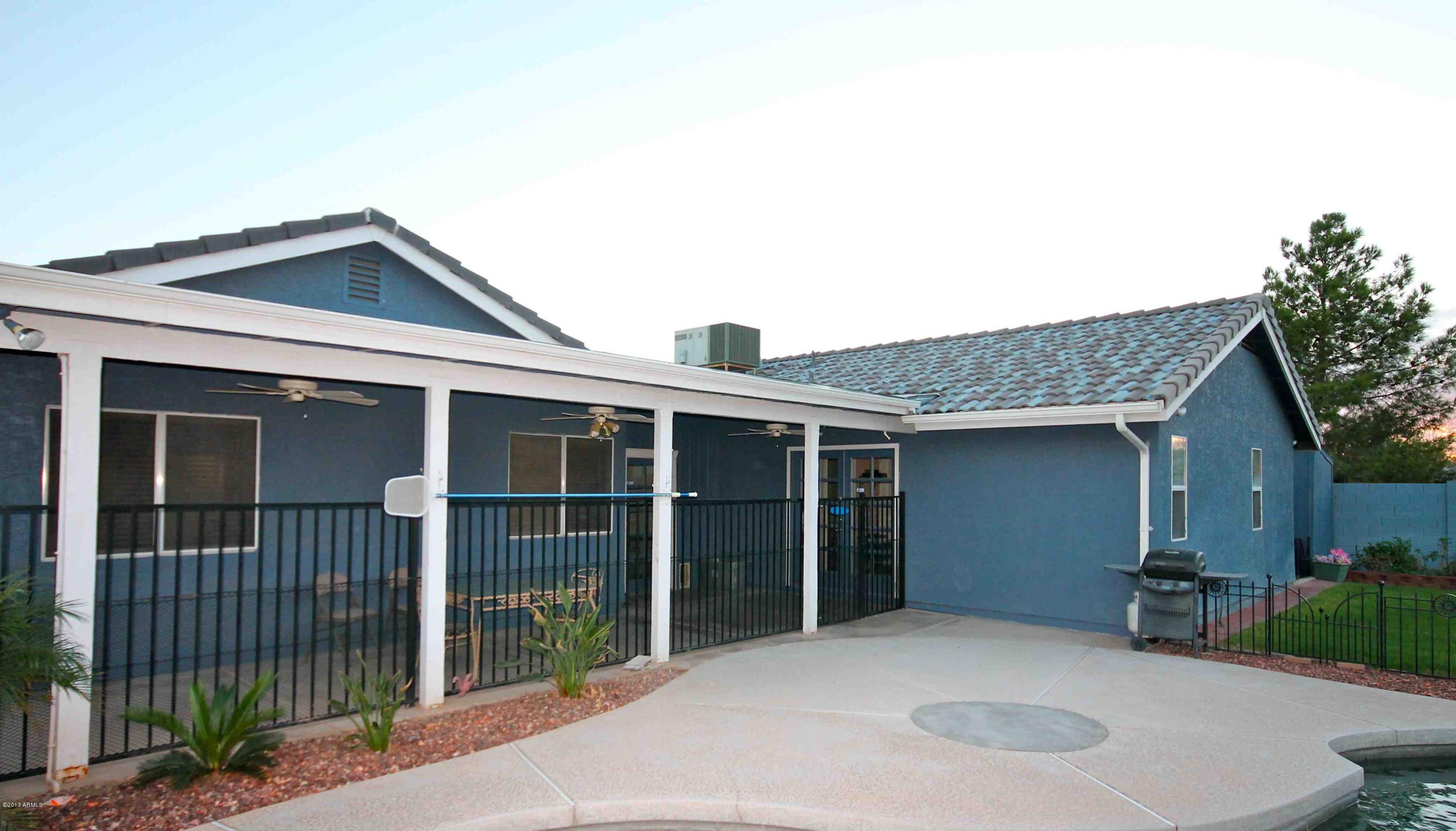7932 West Bloomfield Road Peoria, AZ 85381 - Photo 29 of 41 pool deck and patio