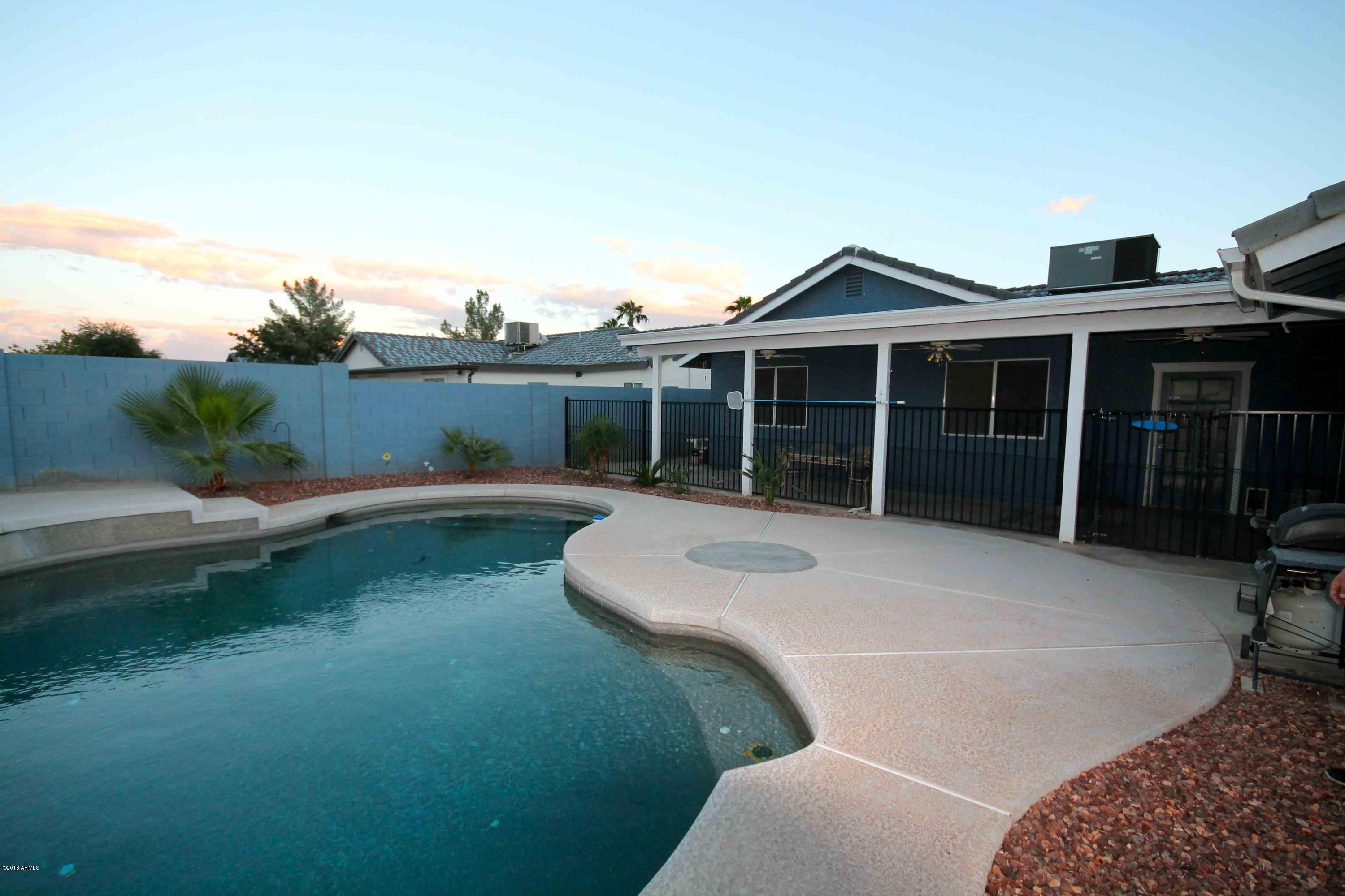 7932 West Bloomfield Road Peoria, AZ 85381 - Photo 30 of 41 pool and patio