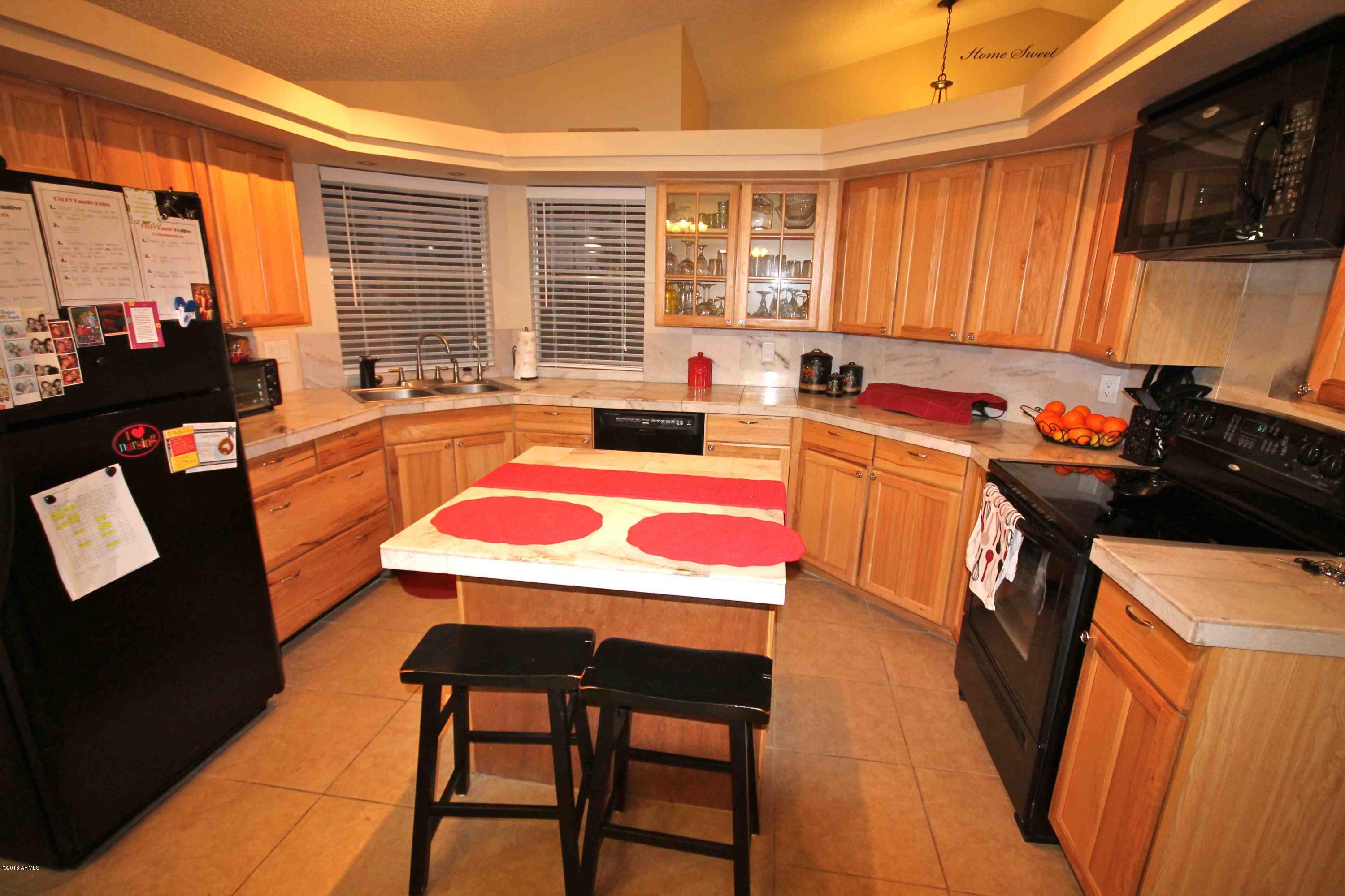 7932 West Bloomfield Road Peoria, AZ 85381 - Photo 8 of 41 kitchen