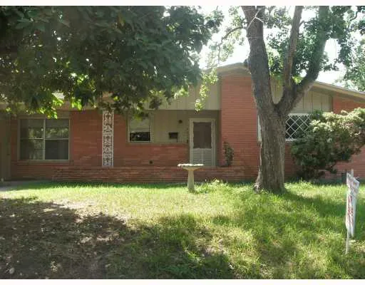 a view of house with backyard