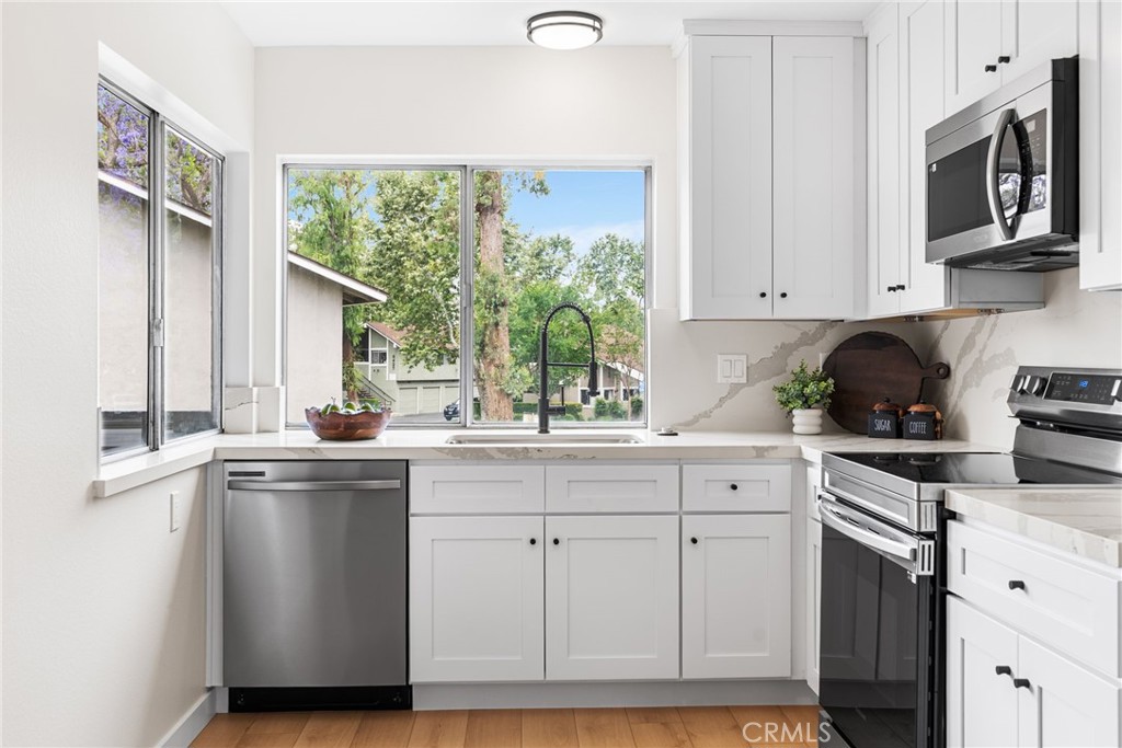 1738 North Cedar Glen Drive, Unit B Anaheim, CA 92807 - Photo 7 of 37