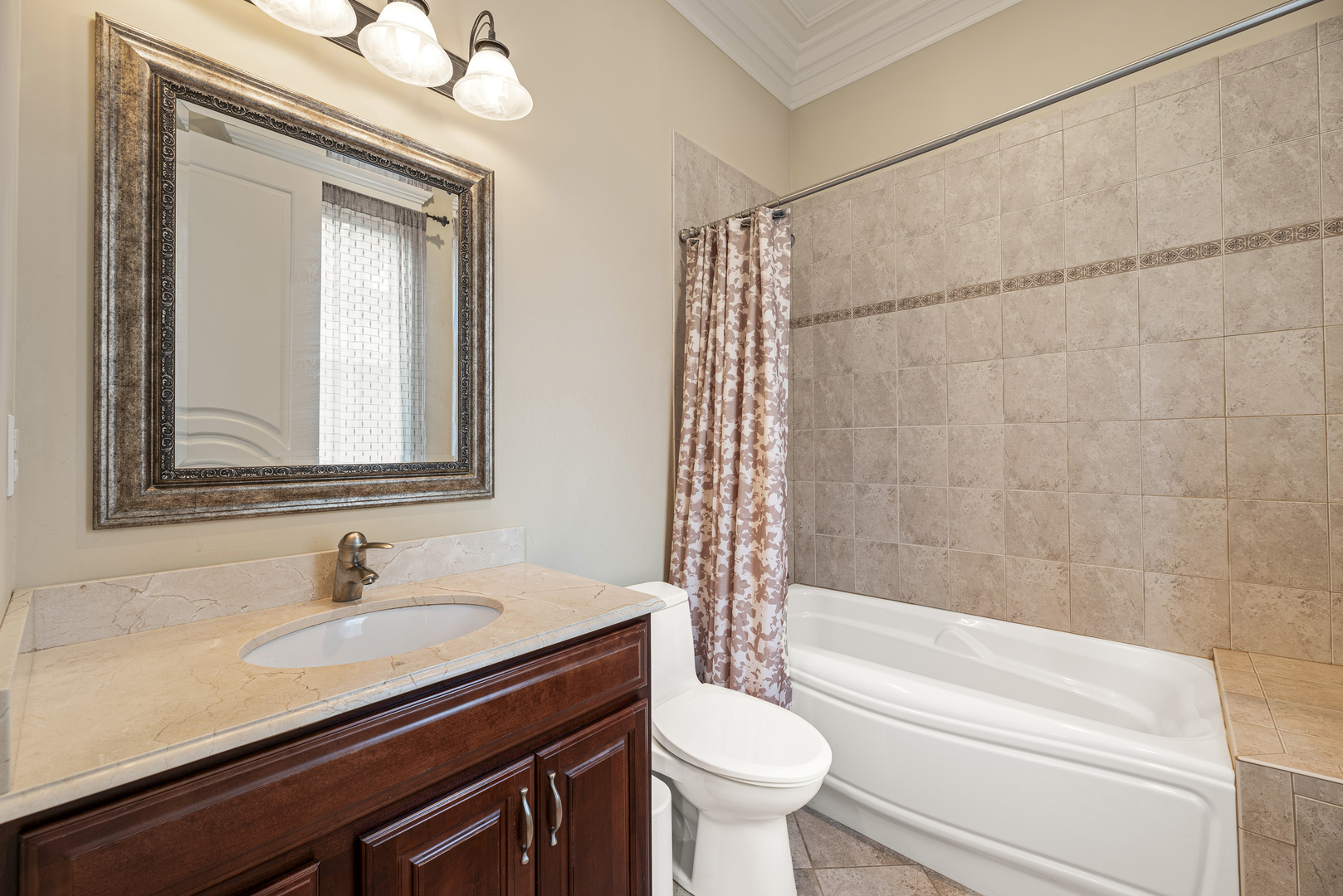 3372 Lakeside Avenue Northbrook, IL 60062 - Photo 16 of 41 a bathroom with a sink a toilet and a bathtub