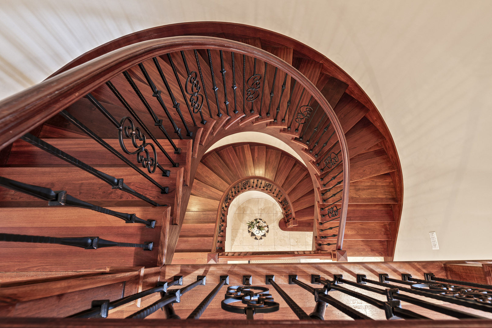 3372 Lakeside Avenue Northbrook, IL 60062 - Photo 28 of 41 a view of a door with a mirror