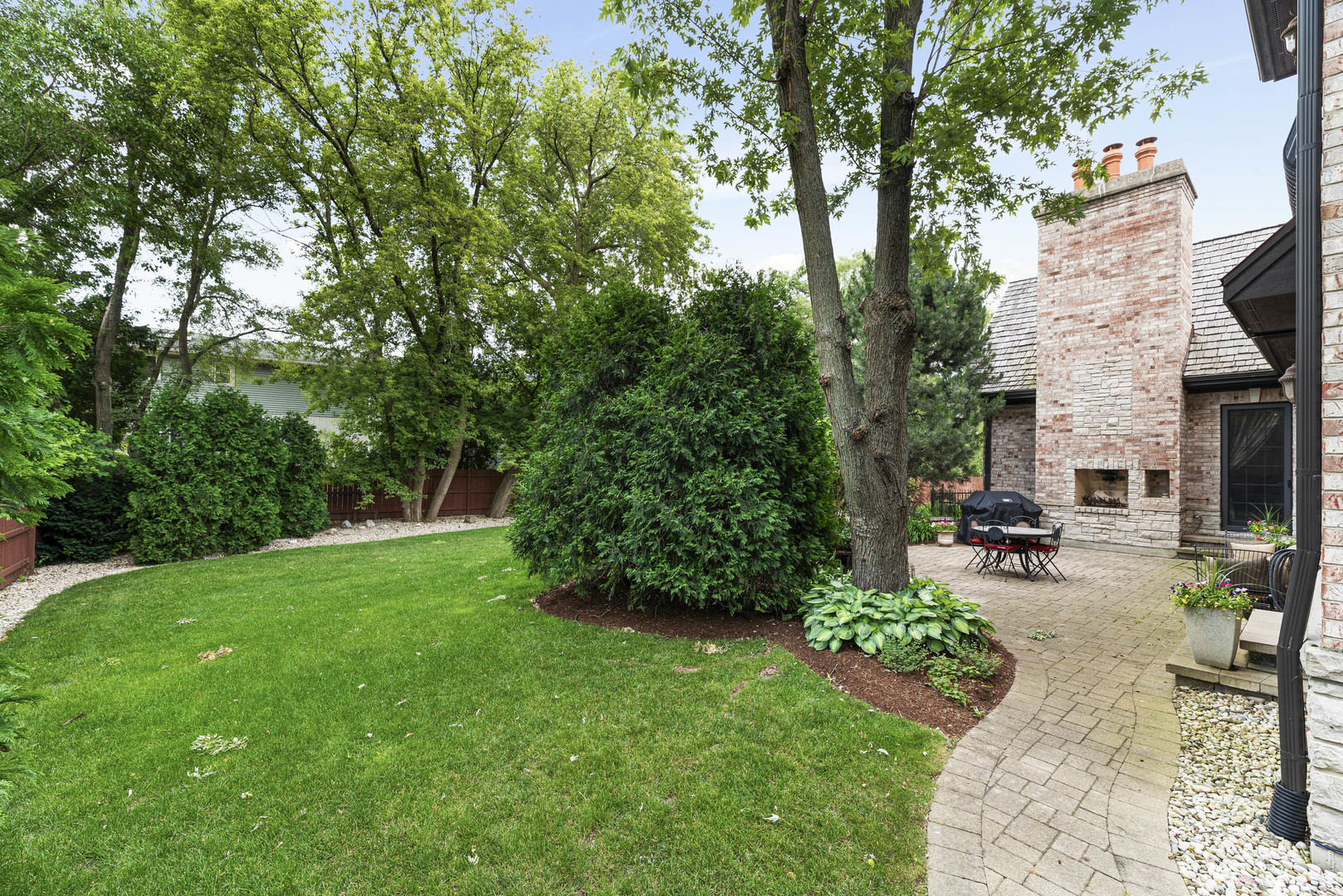 3372 Lakeside Avenue Northbrook, IL 60062 - Photo 35 of 41 a view of a backyard with sitting area
