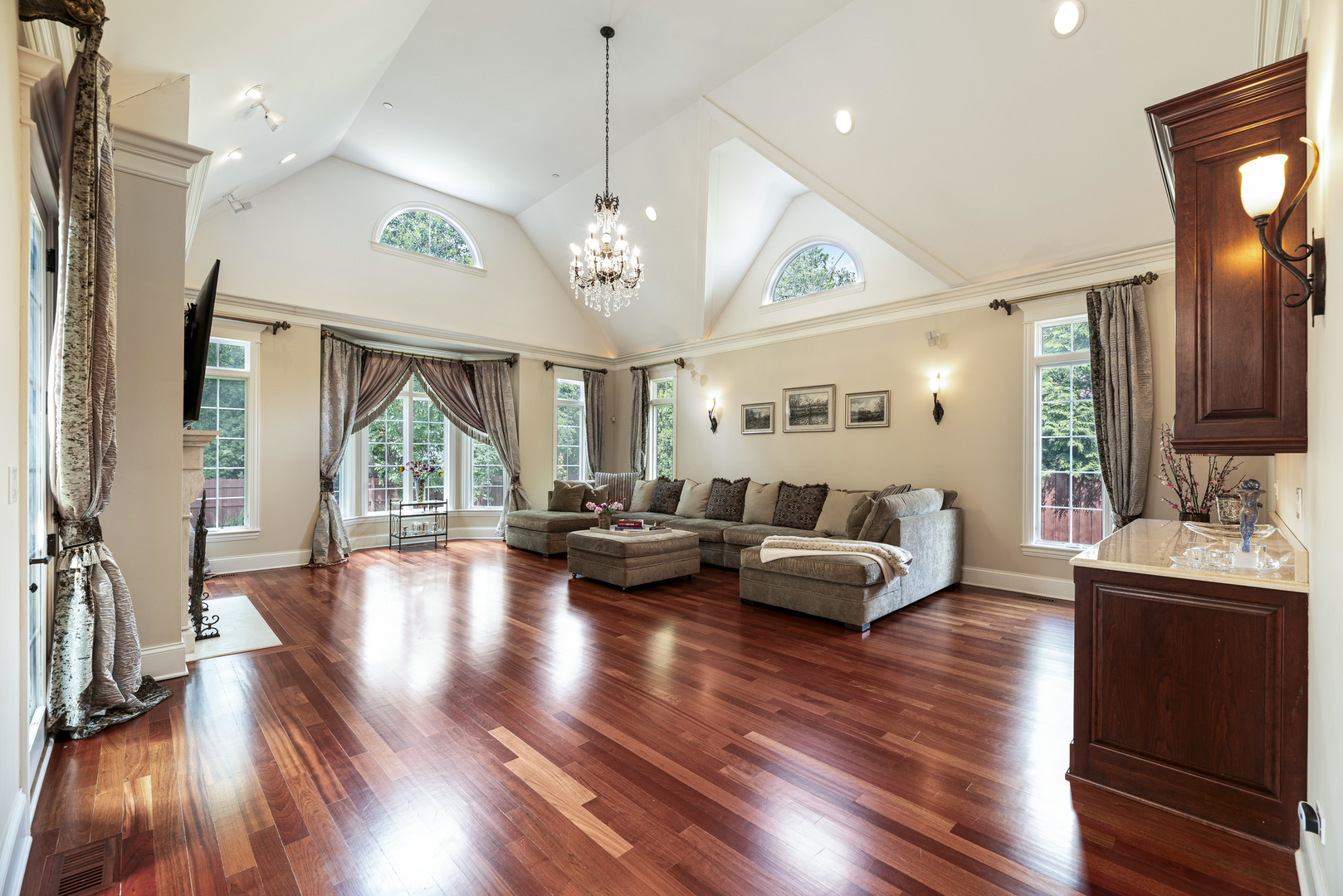 3372 Lakeside Avenue Northbrook, IL 60062 - Photo 5 of 41 a living room with furniture kitchen view and a wooden floor