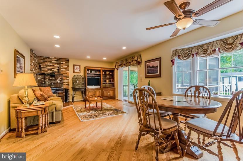 11716 Fernshire Road Gaithersburg, MD 20878 - Photo 10 of 30 Family Room