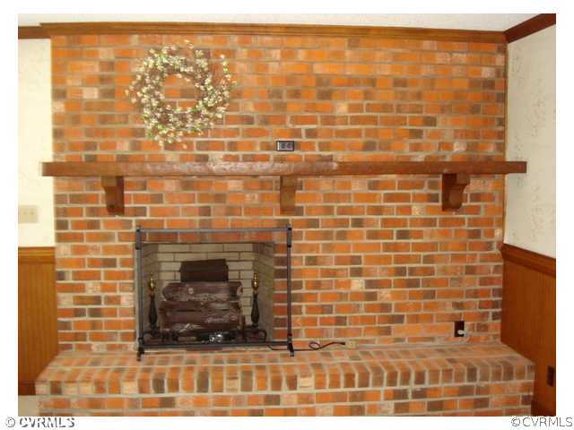 12475 Stagfield Road Ashland, VA 23005 - Photo 9 of 12 Den/Family/Great Room - Family Room Brick Fireplac