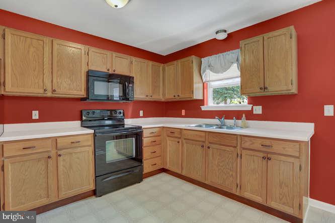 280 Edinburgh Road York, PA 17406 - Photo 11 of 38 Gallery Image 11
