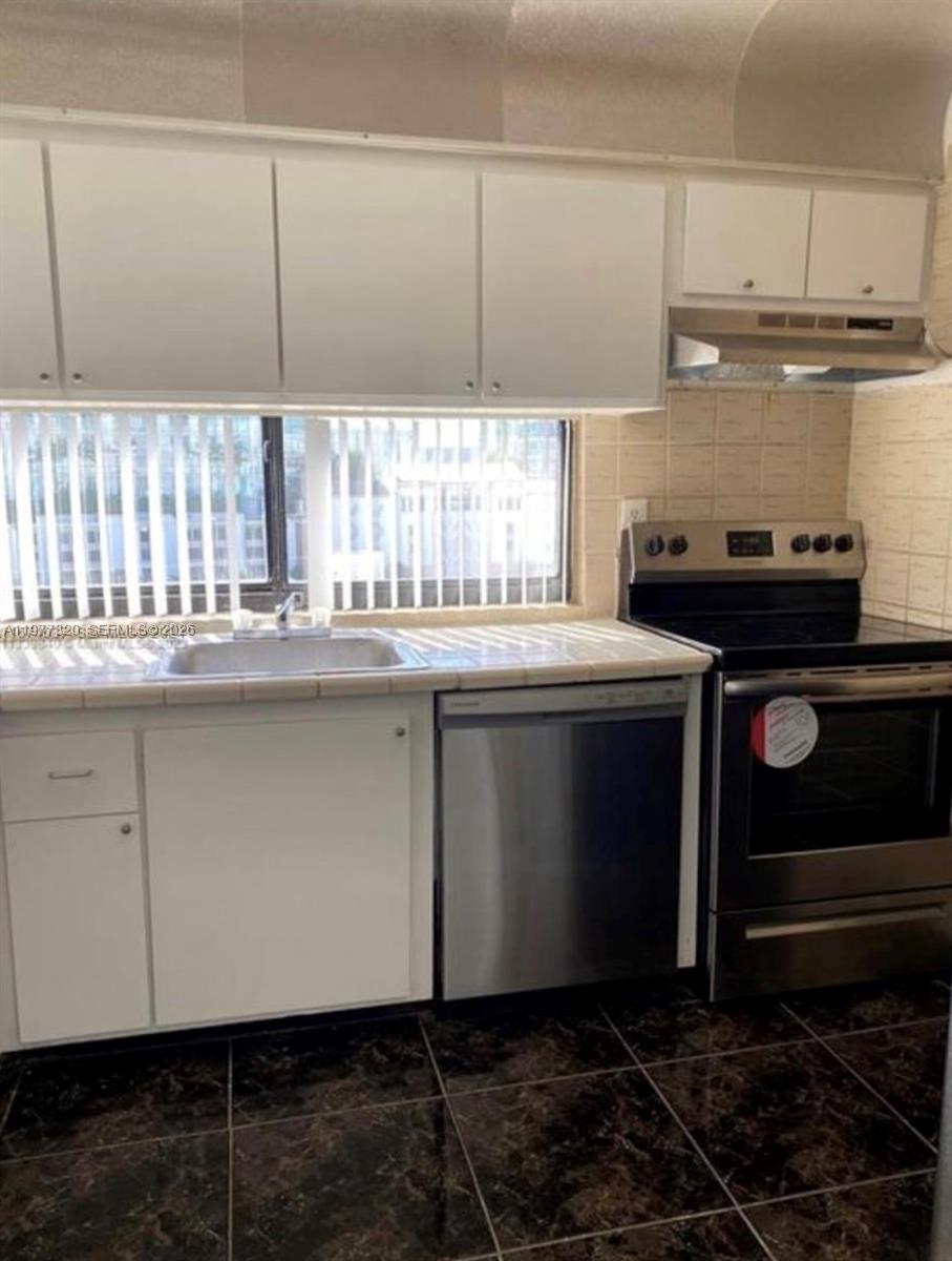 16909 North Bay Road, Unit 915 Sunny Isles Beach, FL 33160 - Photo 4 of 12