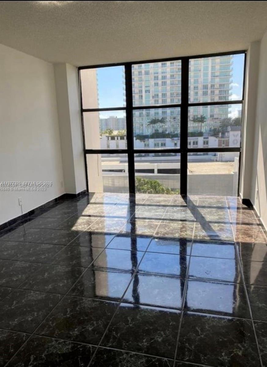 16909 North Bay Road, Unit 915 Sunny Isles Beach, FL 33160 - Photo 6 of 12