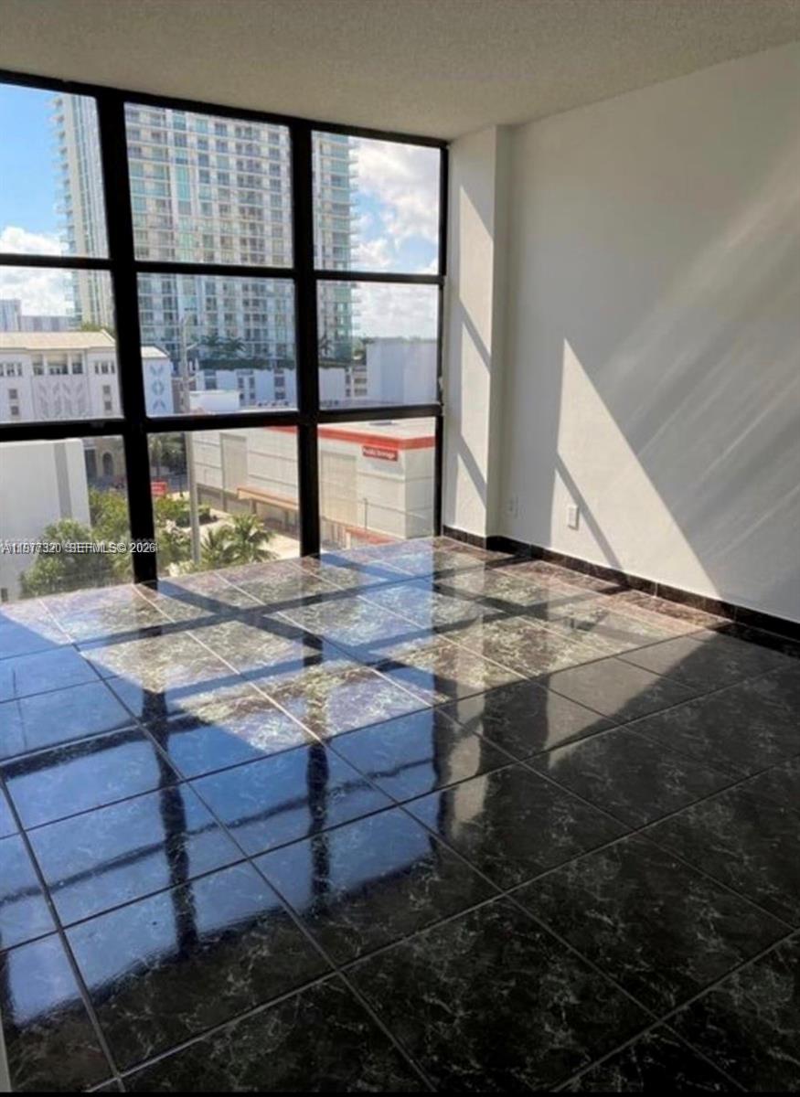 16909 North Bay Road, Unit 915 Sunny Isles Beach, FL 33160 - Photo 8 of 12