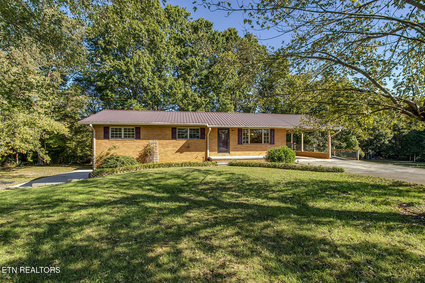 01_ChurchLane_360_Front