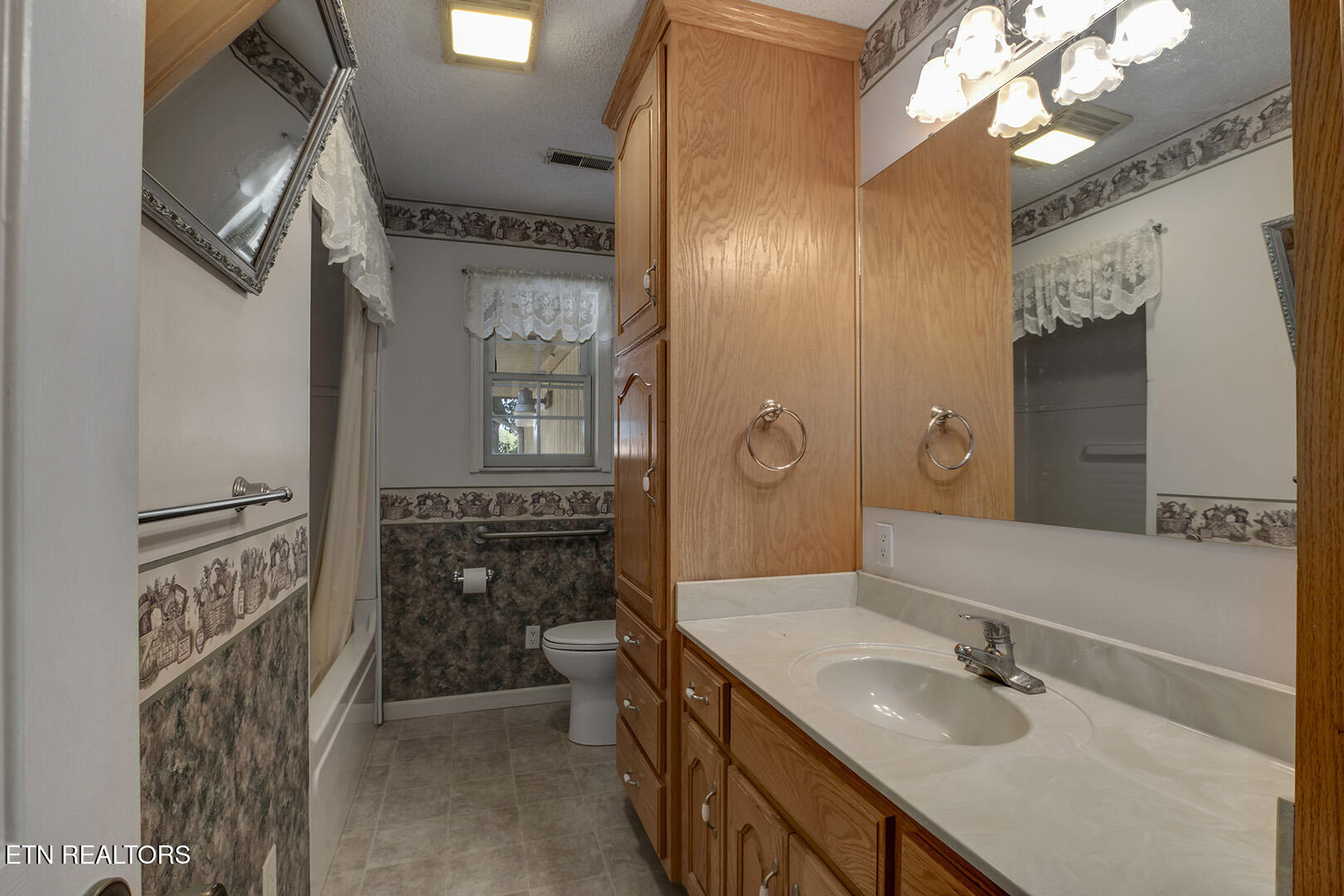 360 Church Street Decatur, TN 37322 - Photo 29 of 60 29_ChurchLane_360_GuestBath