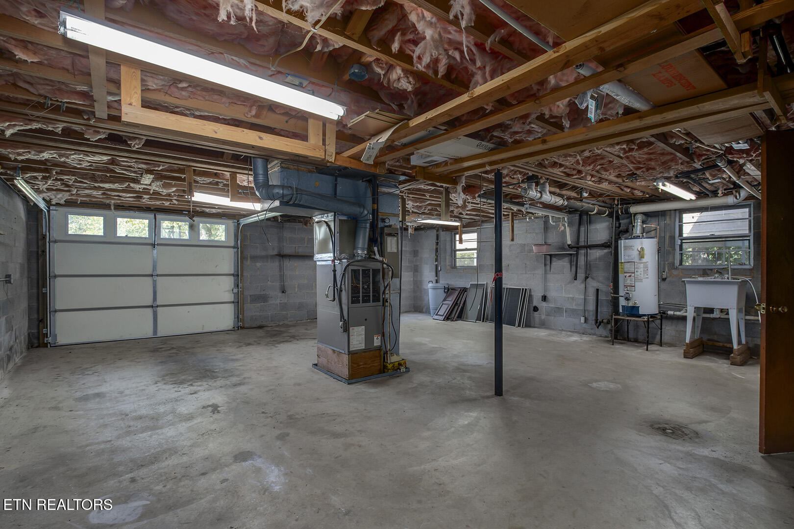 360 Church Street Decatur, TN 37322 - Photo 34 of 60 34_ChurchLane_360_Garage1_02