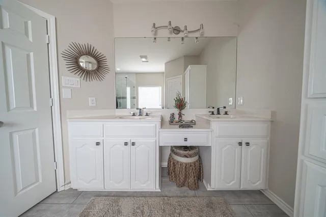 $450,000 | 100 San Chez Drive, Lake Kiowa, TX 76240