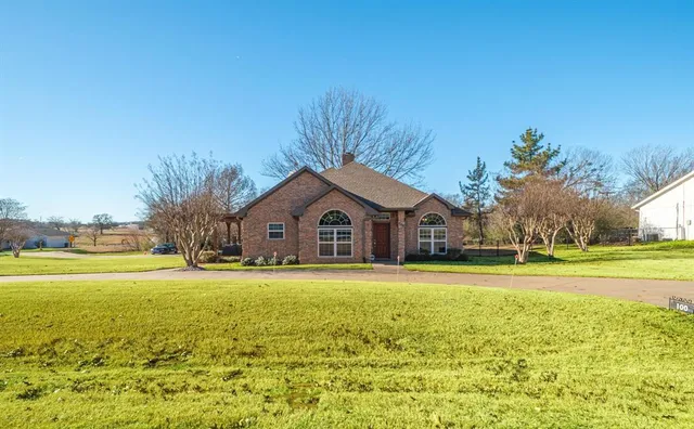 $450,000 | 100 San Chez Drive, Lake Kiowa, TX 76240