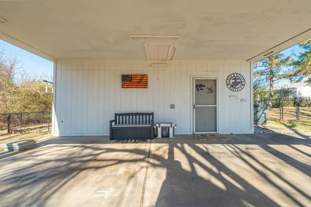$450,000 | 100 San Chez Drive, Lake Kiowa, TX 76240