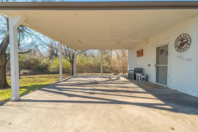 $450,000 | 100 San Chez Drive, Lake Kiowa, TX 76240