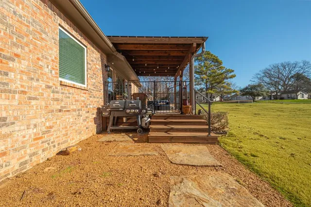 $450,000 | 100 San Chez Drive, Lake Kiowa, TX 76240