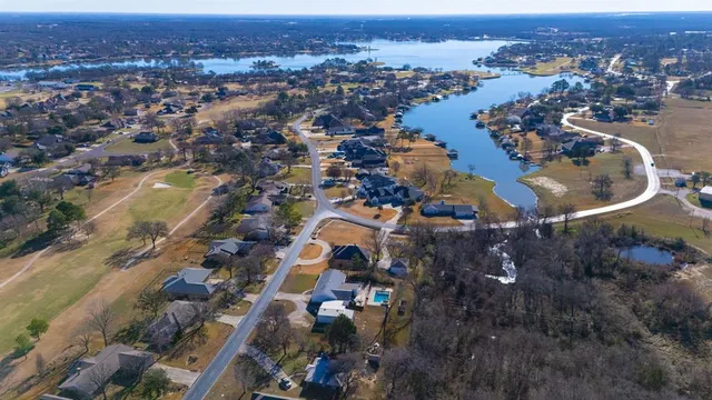 $450,000 | 100 San Chez Drive, Lake Kiowa, TX 76240