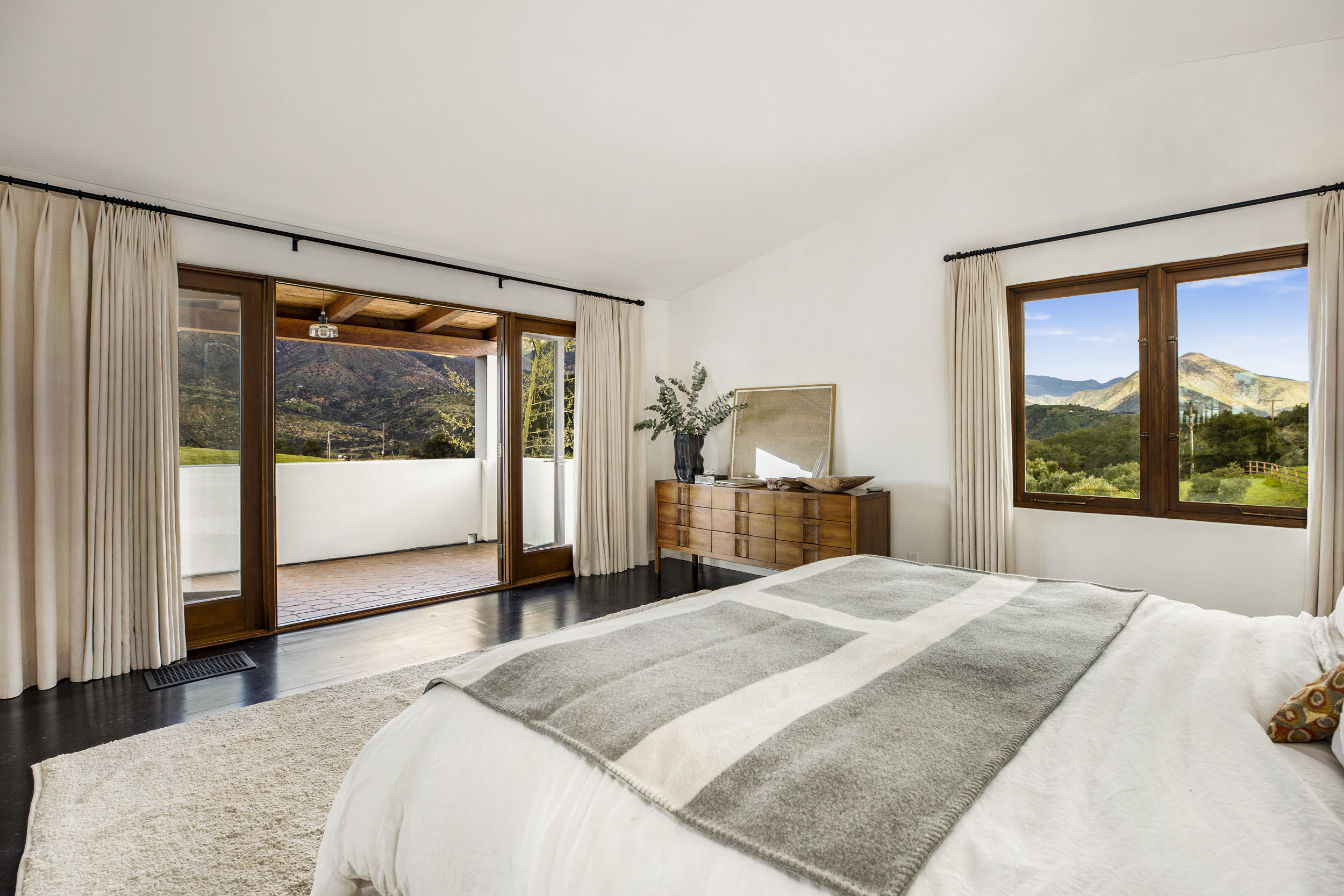 12980 Ojai Road Santa Paula, CA 93060 - Photo 16 of 32 a bedroom with a large bed and a large window