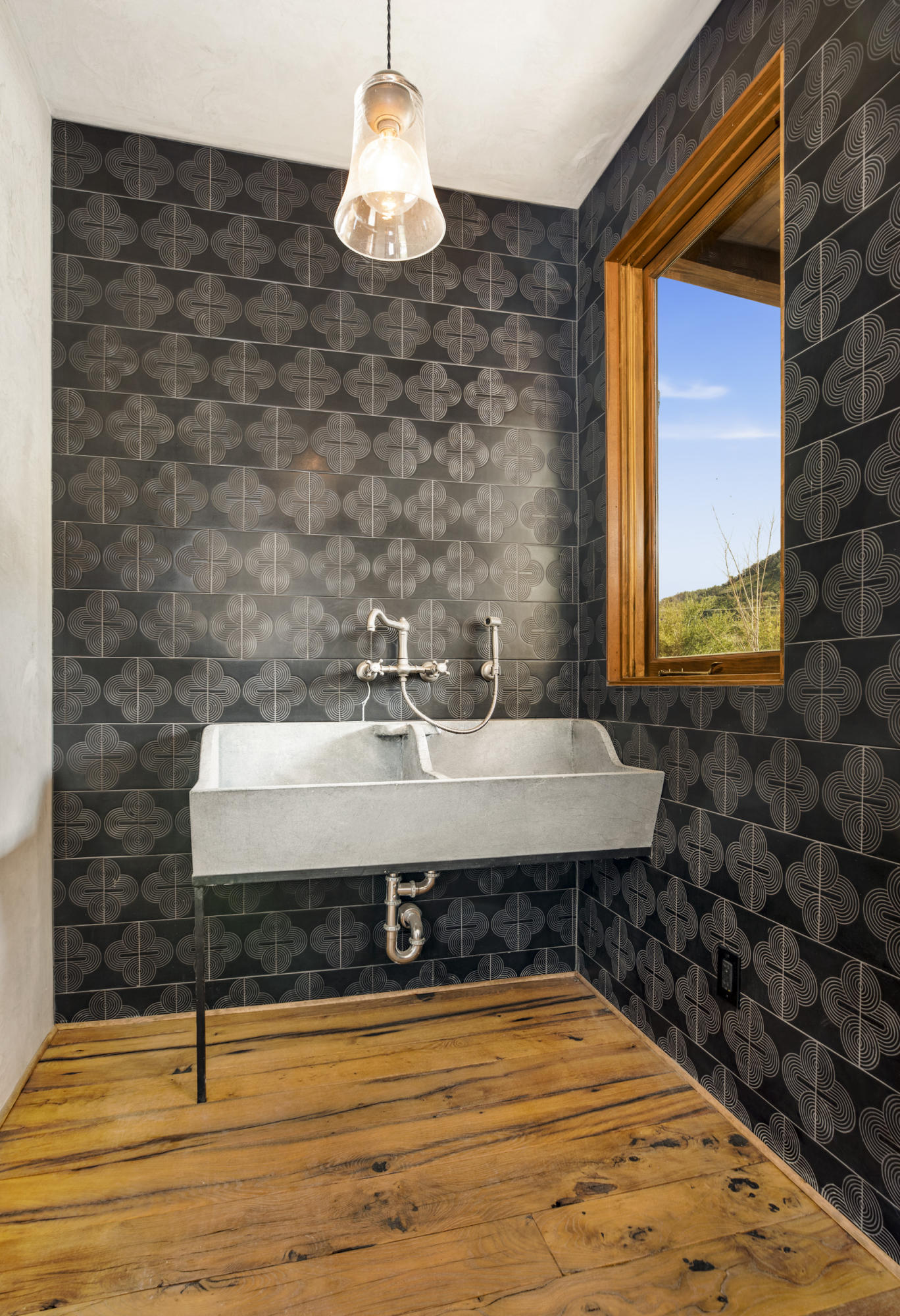 12980 Ojai Road Santa Paula, CA 93060 - Photo 24 of 32 a view of a bathroom with a sink and a mirror