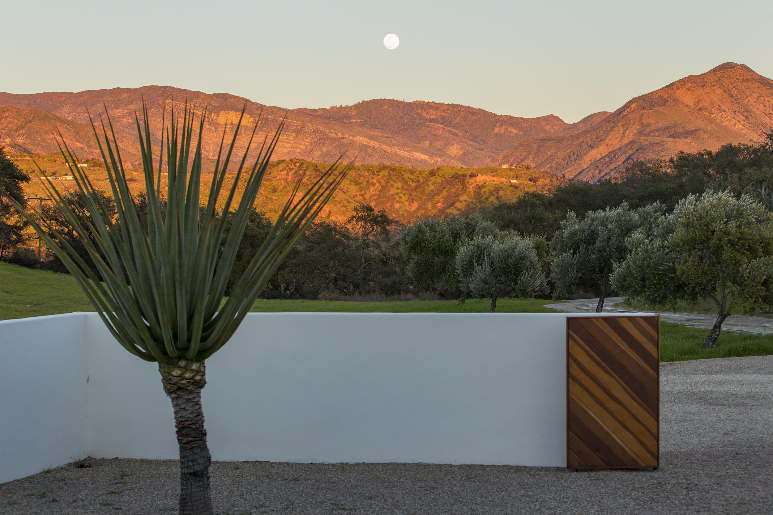 12980 Ojai Road Santa Paula, CA 93060 - Photo 25 of 32 a view of outdoor space and yard