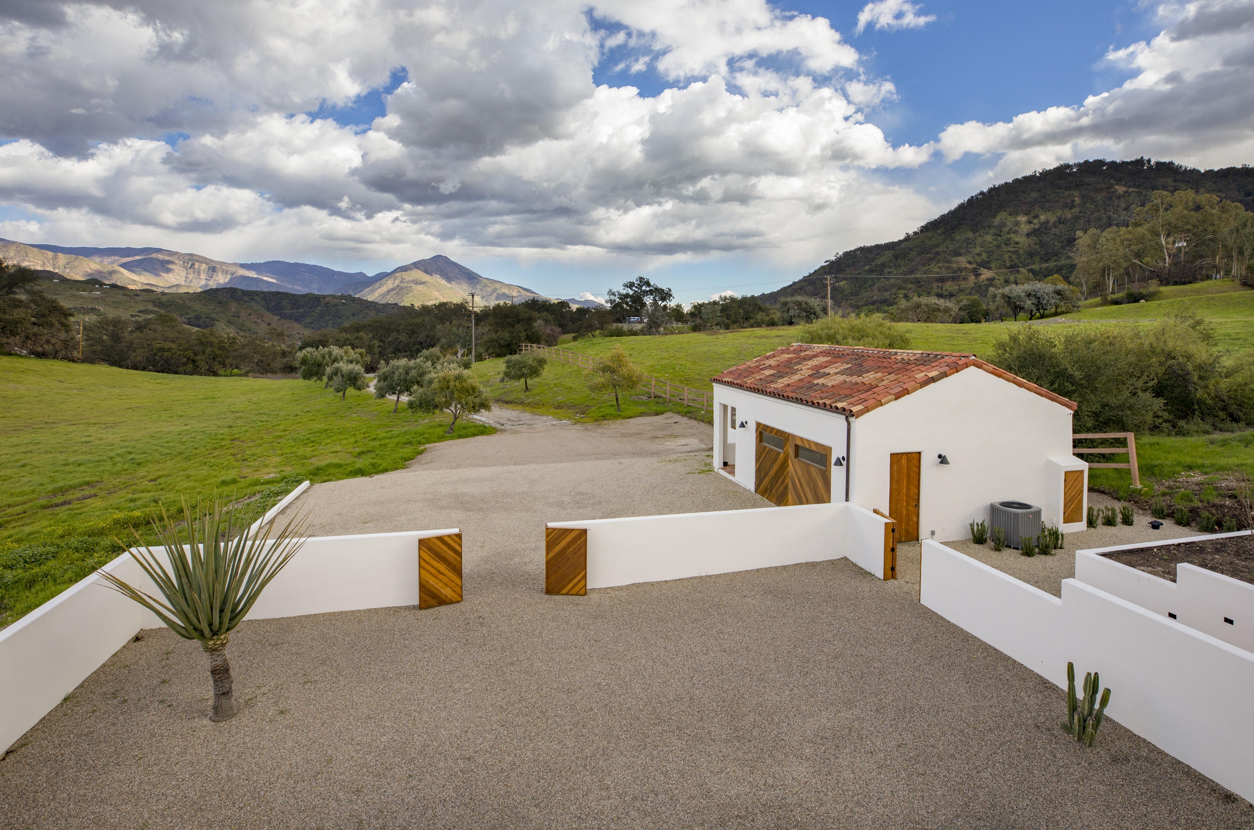 12980 Ojai Road Santa Paula, CA 93060 - Photo 30 of 32 an aerial view of a house with a garden space