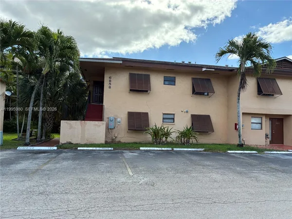 $2,200 | 6858 Northwest 173rd Drive, Unit 305, Hialeah, FL 33015