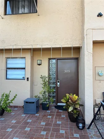 $2,200 | 6858 Northwest 173rd Drive, Unit 305, Hialeah, FL 33015