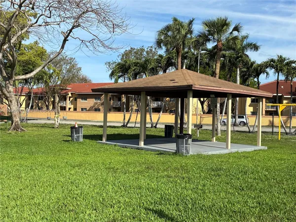 $2,200 | 6858 Northwest 173rd Drive, Unit 305, Hialeah, FL 33015