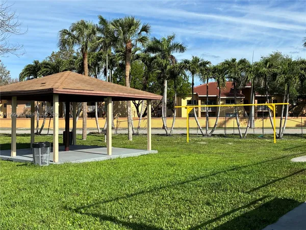 $2,200 | 6858 Northwest 173rd Drive, Unit 305, Hialeah, FL 33015