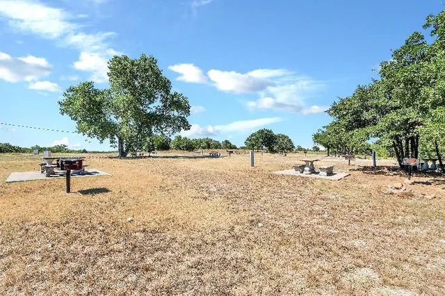 $42,000 | 411 Mountainview Court, Sunset, TX 76270