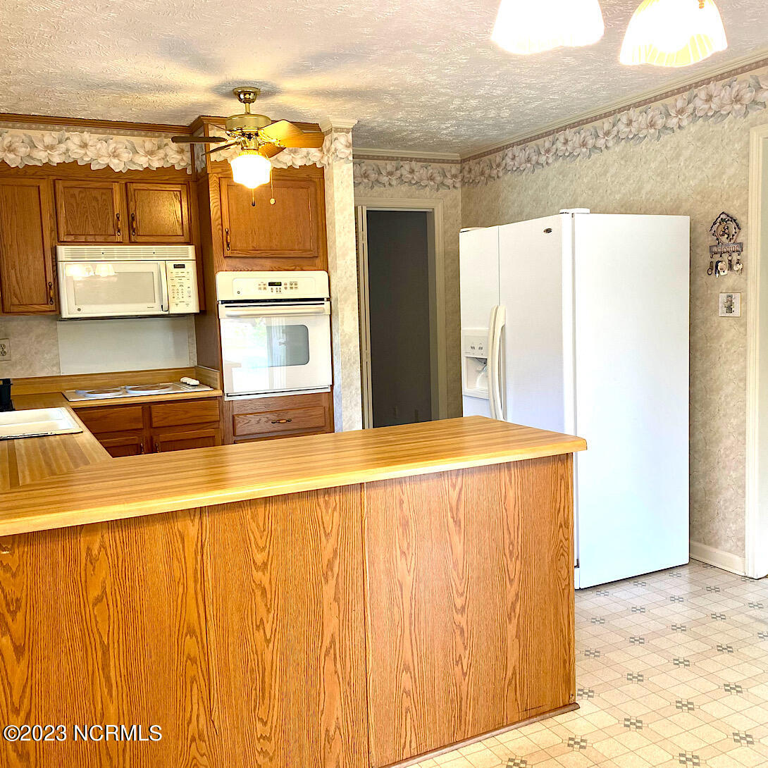 103 Pee Dee Road Aberdeen, NC 28315 - Photo 4 of 14 Kitchen 3