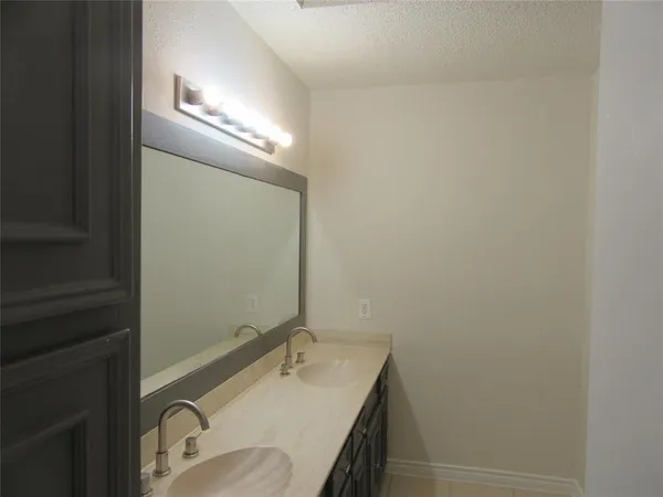 $2,295 | 808 Woodway Lane, Richardson, TX 75081