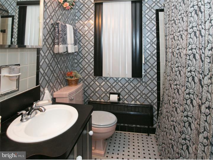 5 Evergreen Road Stratford, NJ 08084 - Photo 11 of 18 a bathroom with a sink a toilet and mirror