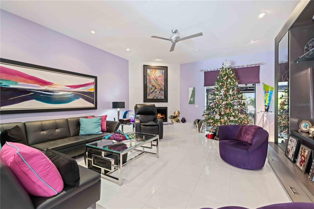 505 Lyons Bay Road Nokomis, FL 34275 - Photo 5 of 57 a living room with furniture and a potted plant