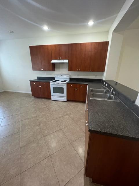 221 Greenwich Circle, Unit 207 Jupiter, FL 33458 - Photo 4 of 19 IMG_2326