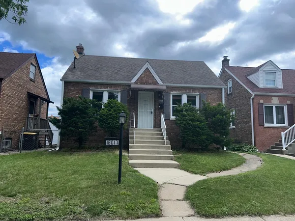 $179,900 | 18017 Oakwood Avenue, Lansing, IL 60438