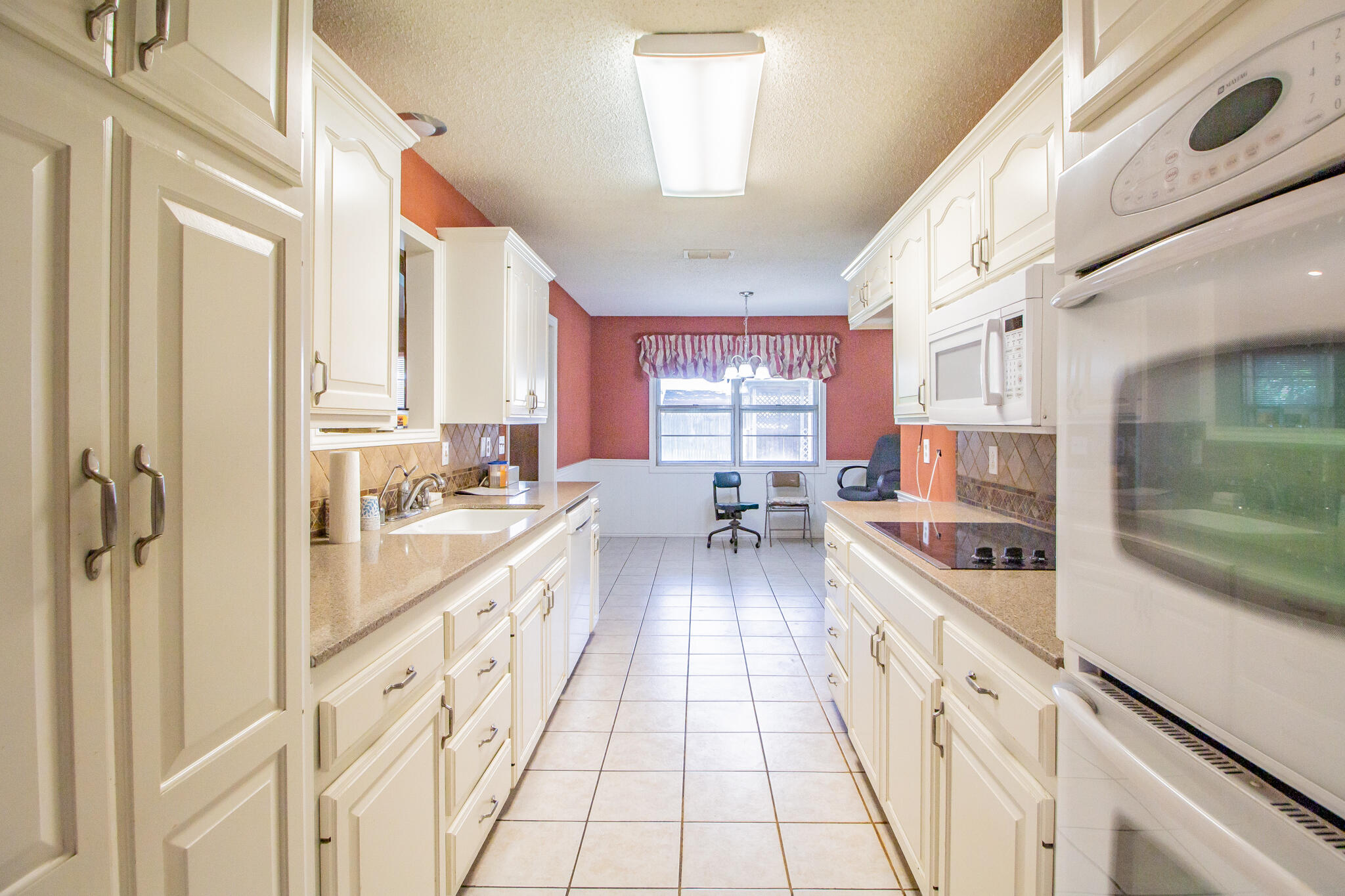 3813 57th Street Lubbock, TX 79413 - Photo 12 of 34 IMG_9370