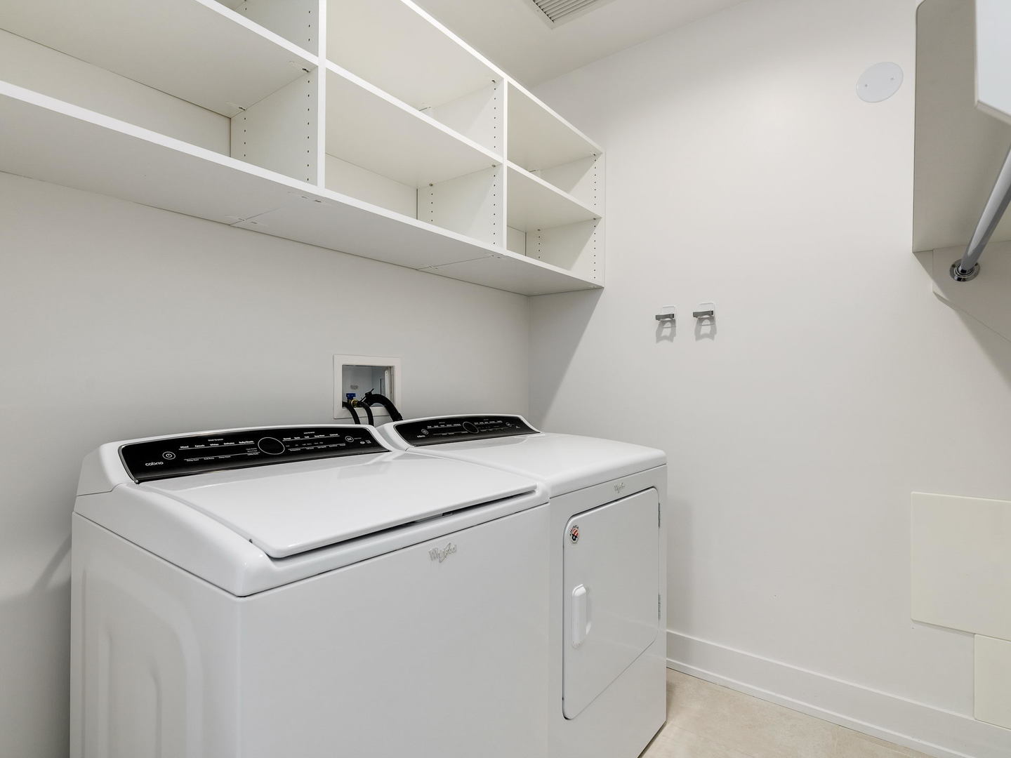 2 West Delaware Place, Unit 130304 Chicago, IL 60610 - Photo 16 of 19 a utility room with dryer and washer