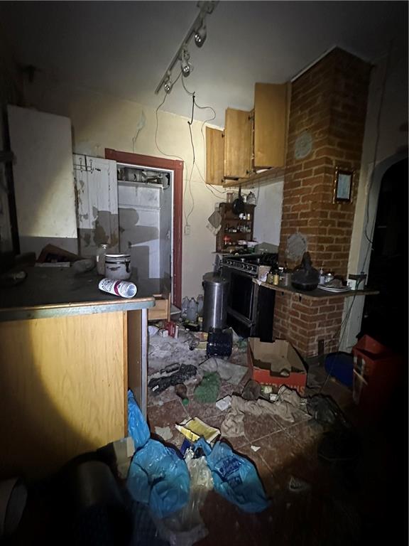 627 Chester Avenue Pittsburgh, PA 15214 - Photo 5 of 19 a room with musical instruments