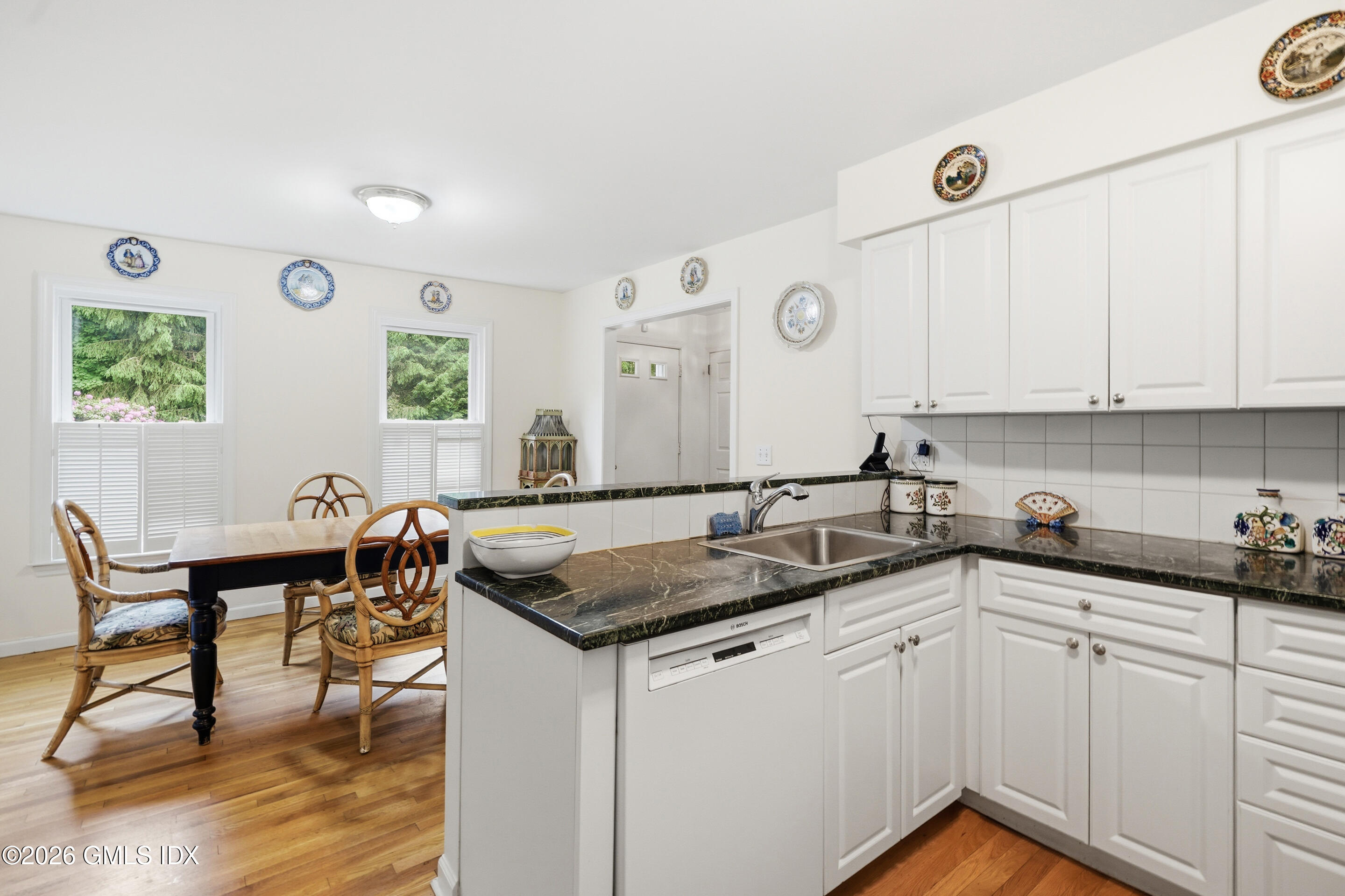 19 Georgetowne North, Unit 19 Greenwich, CT 06831 - Photo 6 of 29 6 - DSC00139_1