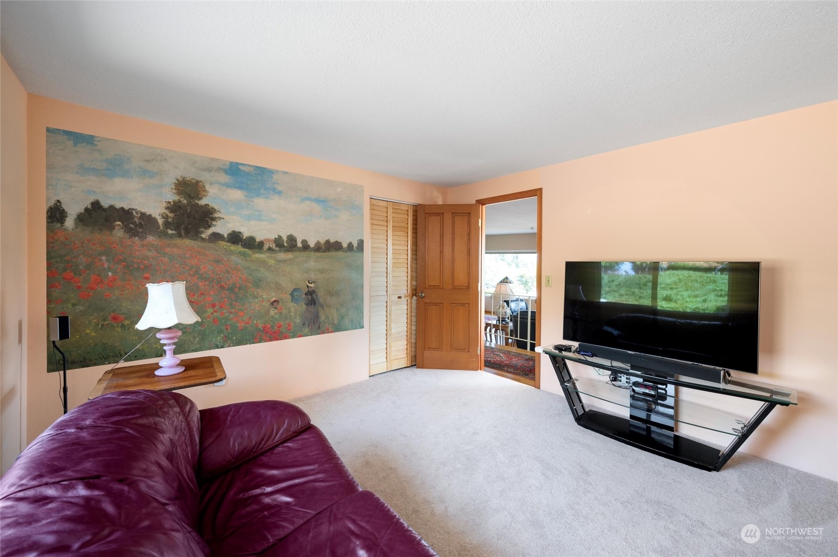 13622 Trumpeter Lane Mount Vernon, WA 98273 - Photo 25 of 40 a living room with furniture and a flat screen tv